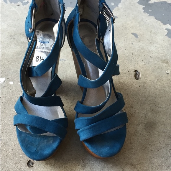 Pair of Guess women dress shoes - Picture 5 of 5